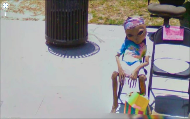 extraterrestre-tomando-el-sol-google-street